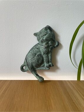Vintage Cast Iron Cat Shaped Wall Hook 🐈